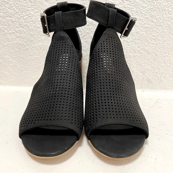 Steve Madden Sawyer Block Heel Sandals Perforated Leather Black Sz 7.5 - Picture 4 of 9